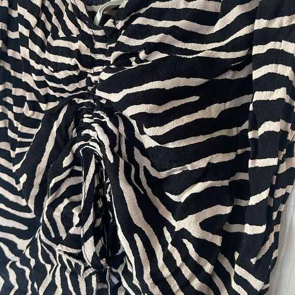 H&M cream and black drawstring zebra print top size 6 - Picture 2 of 6